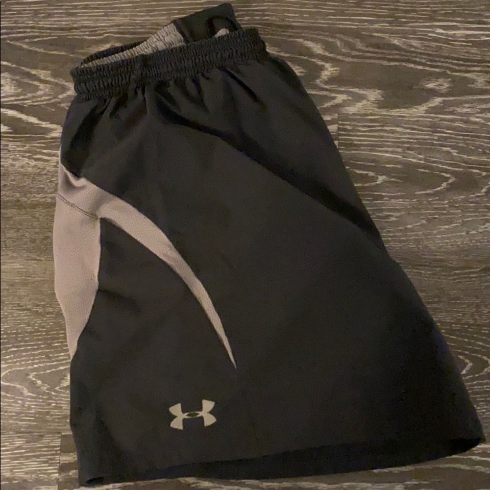UNDER ARMOUR SHORTS